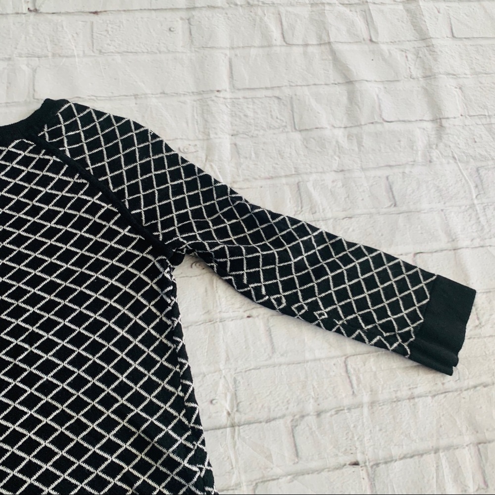 Philosophy Black and White Sweater Size Small - Picture 6 of 8